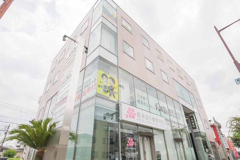 古市歯科医院が入る建物の外観